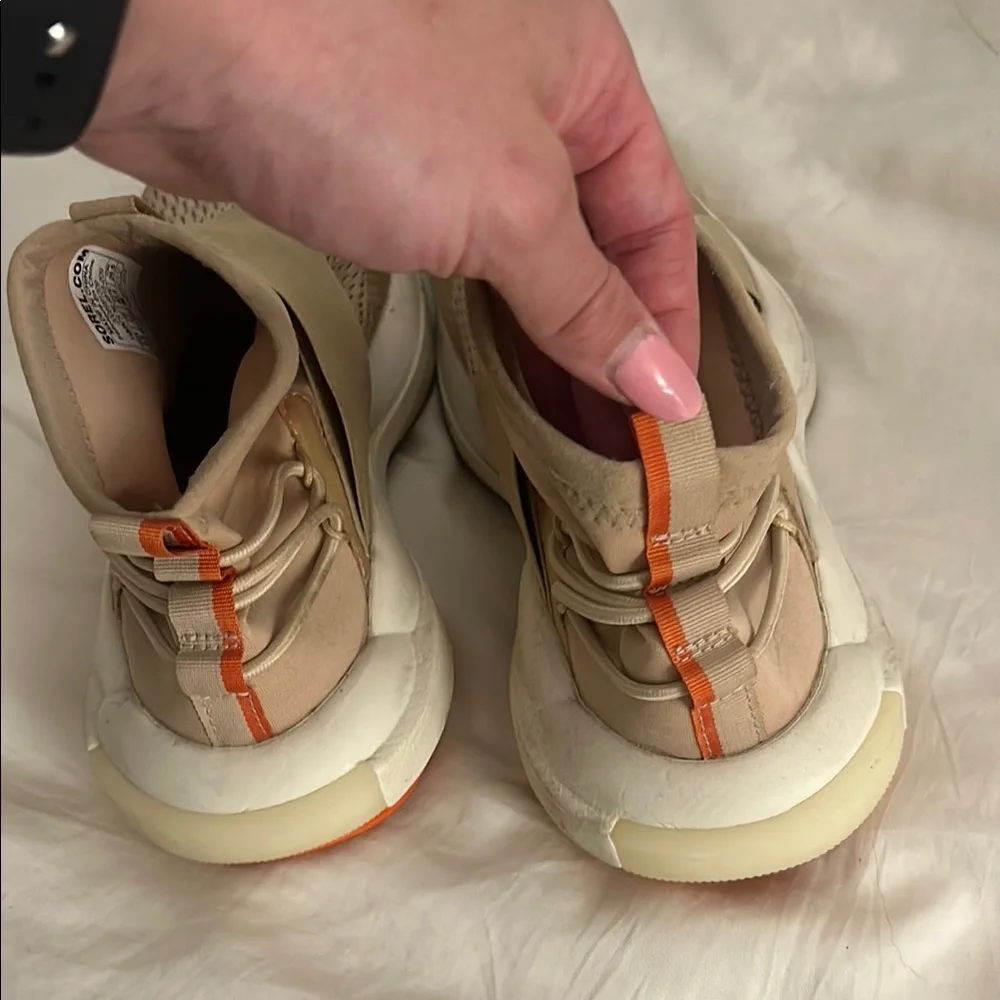 SOREL beige ceramic Explorer Defy Mid Shoe - Women's size 9.5!